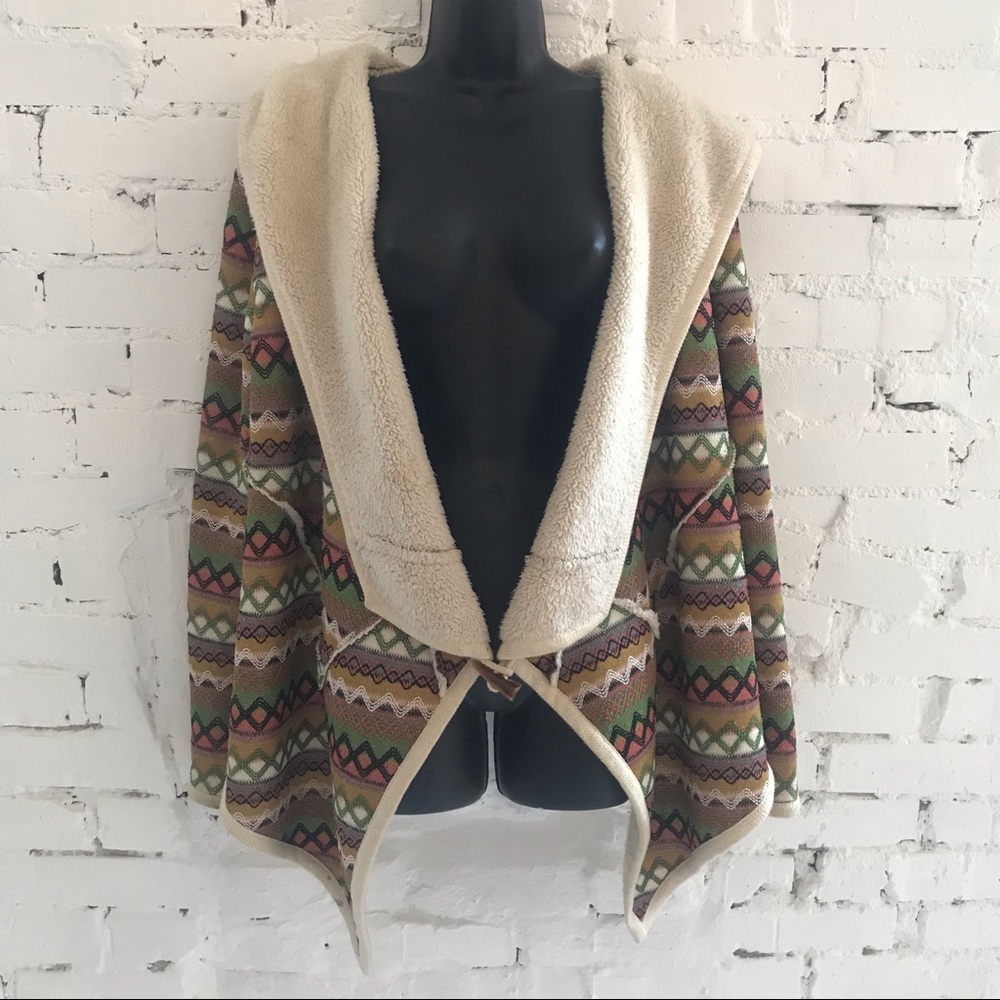 Double Zero fleeced line Boho hooded jacket with a marble tooth looped closure.